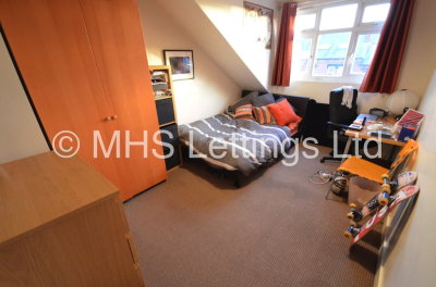 Thumbnail photo of 8 Bedroom Mid Terraced House in 9 Brudenell Avenue, Leeds, LS6 1HD
