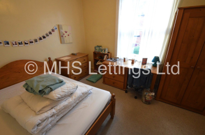 Thumbnail photo of 3 Bedroom Mid Terraced House in 13 Welton Mount, Leeds, LS6 1ET