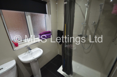 Thumbnail photo of 3 Bedroom Ground Floor Flat in 15 The Poplars, Leeds, LS6 2BT