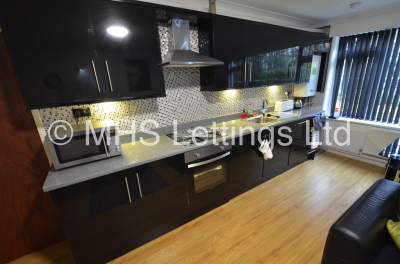 Thumbnail photo of 3 Bedroom Ground Floor Flat in 15 The Poplars, Leeds, LS6 2BT