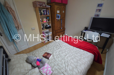 Thumbnail photo of 3 Bedroom Ground Floor Flat in 27 The Poplars, Leeds, LS6 2BT