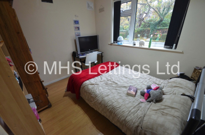 Thumbnail photo of 3 Bedroom Ground Floor Flat in 27 The Poplars, Leeds, LS6 2BT