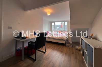 Thumbnail photo of 4 Bedroom Mid Terraced House in 4 Welton Mount, Leeds, LS6 1ET
