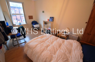 Thumbnail photo of 4 Bedroom Mid Terraced House in 4 Welton Mount, Leeds, LS6 1ET