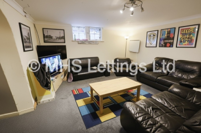 Thumbnail photo of 10 Bedroom Mid Terraced House in 22 Regent Park Avenue, Leeds, LS6 2AU