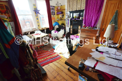 Thumbnail photo of 8 Bedroom Mid Terraced House in 41 Regent Park Terrace, Leeds, LS6 2AX