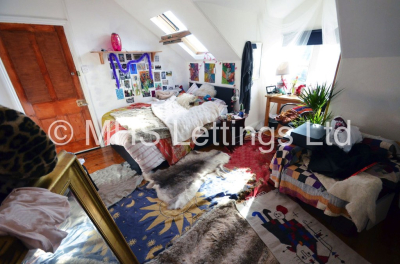 Thumbnail photo of 8 Bedroom Mid Terraced House in 41 Regent Park Terrace, Leeds, LS6 2AX