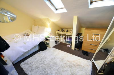 Thumbnail photo of 8 Bedroom Mid Terraced House in 41 Regent Park Terrace, Leeds, LS6 2AX