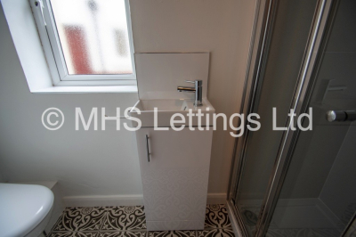Thumbnail photo of 6 Bedroom Semi-Detached House in 8 Trenic Drive, Leeds, LS6 3DJ
