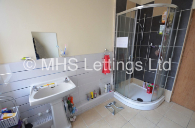 Thumbnail photo of 5 Bedroom Mid Terraced House in 20 Norwood Terrace, Leeds, LS6 1EA