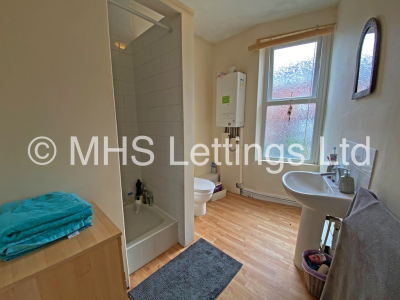 Thumbnail photo of 3 Bedroom Mid Terraced House in 56 Beechwood View, Leeds, LS4 2LP