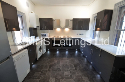 Thumbnail photo of 3 Bedroom Apartment in Flat 3, 2 St John's Terrace, Leeds, LS3 1DY