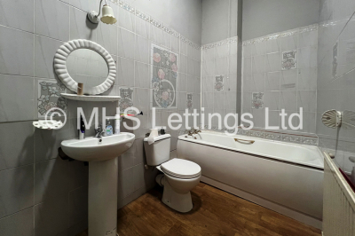 Thumbnail photo of 3 Bedroom Apartment in Flat 3, 2 St John's Terrace, Leeds, LS3 1DY