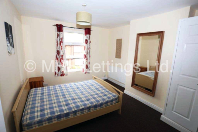 Thumbnail photo of 2 Bedroom Mid Terraced House in 7 Vicarage Terrace, Leeds, LS5 3HL