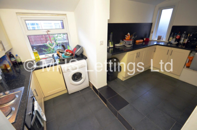 Thumbnail photo of 5 Bedroom End Terraced House in 35 Estcourt Avenue, Leeds, LS6 3ET