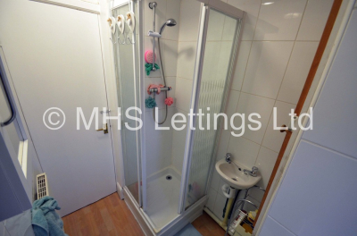 Thumbnail photo of 5 Bedroom End Terraced House in 35 Estcourt Avenue, Leeds, LS6 3ET