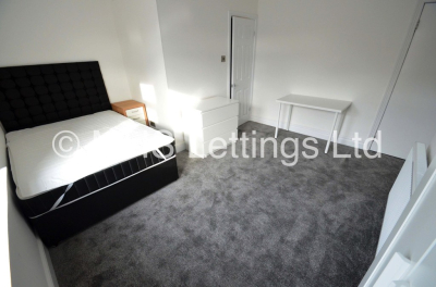 Thumbnail photo of 6 Bedroom Mid Terraced House in 8 Headingley Mount, Leeds, LS6 3EL