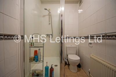 Thumbnail photo of 8 Bedroom Mid Terraced House in 124 Belle Vue Road, Leeds, LS3 1HF