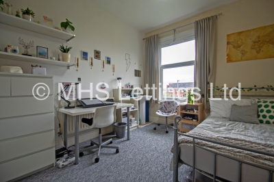 Thumbnail photo of 8 Bedroom Mid Terraced House in 124 Belle Vue Road, Leeds, LS3 1HF