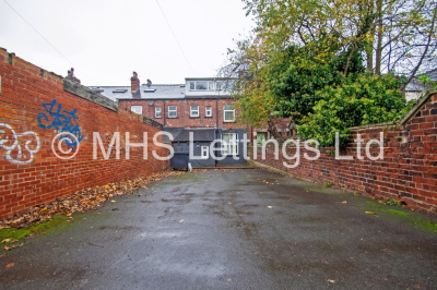 Thumbnail photo of 8 Bedroom Mid Terraced House in 124 Belle Vue Road, Leeds, LS3 1HF