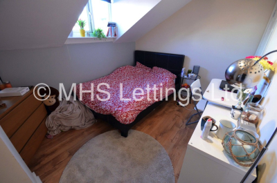 Thumbnail photo of 6 Bedroom Mid Terraced House in 36 Hartley Grove, Leeds, LS6 2LD