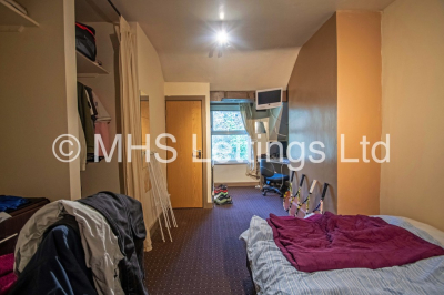 Thumbnail photo of 10 Bedroom Mid Terraced House in 45 Regent Park Terrace, Leeds, LS6 2AX