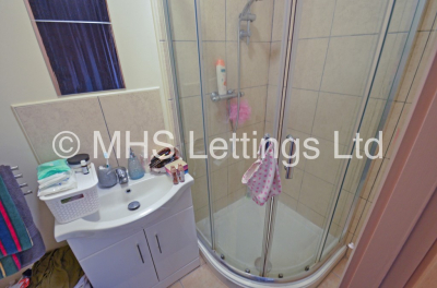 Thumbnail photo of 10 Bedroom Mid Terraced House in 138 Woodsley Road, Leeds, LS2 9LZ