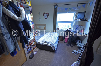 Thumbnail photo of 10 Bedroom Mid Terraced House in 138 Woodsley Road, Leeds, LS2 9LZ