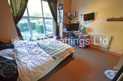 Thumbnail photo of 10 Bedroom Mid Terraced House in 138 Woodsley Road, Leeds, LS2 9LZ