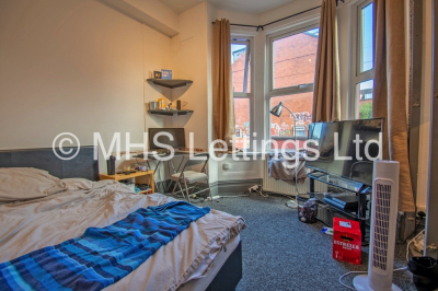 Thumbnail photo of 8 Bedroom Mid Terraced House in 11 Brudenell Grove, Leeds, LS6 1HP