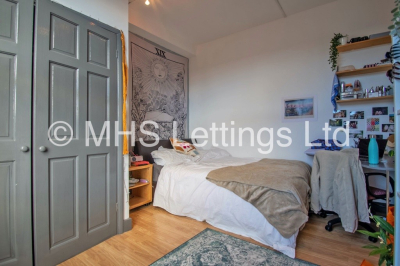 Thumbnail photo of 8 Bedroom Mid Terraced House in 11 Brudenell Grove, Leeds, LS6 1HP