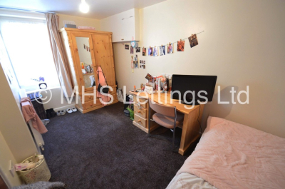Thumbnail photo of 5 Bedroom Mid Terraced House in 47 Royal Park Avenue, Leeds, LS6 1EZ