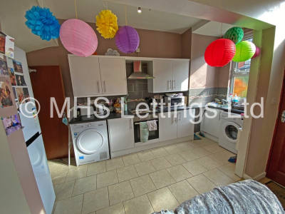 Thumbnail photo of 5 Bedroom Mid Terraced House in 47 Royal Park Avenue, Leeds, LS6 1EZ