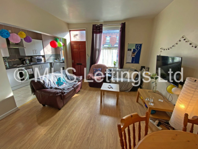 Thumbnail photo of 5 Bedroom Mid Terraced House in 47 Royal Park Avenue, Leeds, LS6 1EZ