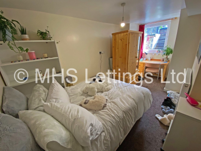 Thumbnail photo of 5 Bedroom Mid Terraced House in 47 Royal Park Avenue, Leeds, LS6 1EZ