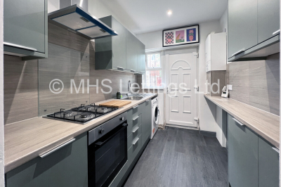 Thumbnail photo of 4 Bedroom Mid Terraced House in 25 Park View Road, Leeds, LS4 2LG
