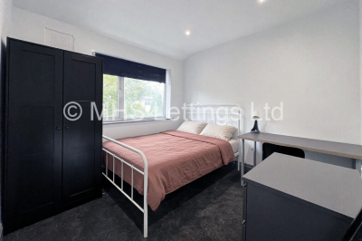 Thumbnail photo of 4 Bedroom Mid Terraced House in 25 Park View Road, Leeds, LS4 2LG