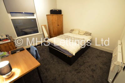 Thumbnail photo of 7 Bedroom Mid Terraced House in 5 Brudenell Grove, Leeds, LS6 1HP