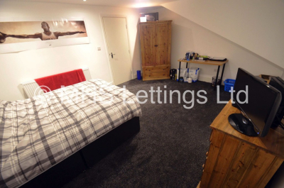 Thumbnail photo of 7 Bedroom Mid Terraced House in 5 Brudenell Grove, Leeds, LS6 1HP