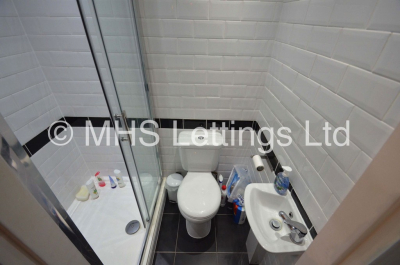 Thumbnail photo of 7 Bedroom Mid Terraced House in 5 Brudenell Grove, Leeds, LS6 1HP