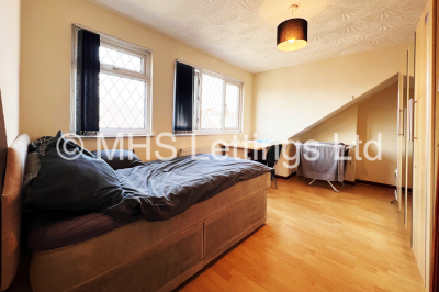 Thumbnail photo of 7 Bedroom Mid Terraced House in 35 Brudenell Mount, Leeds, LS6 1HS
