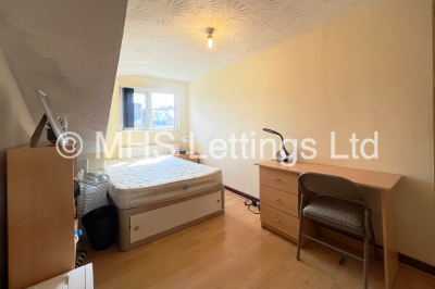 Thumbnail photo of 7 Bedroom Mid Terraced House in 35 Brudenell Mount, Leeds, LS6 1HS