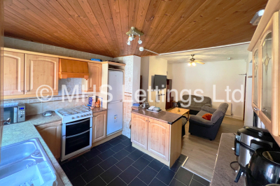 Thumbnail photo of 7 Bedroom Mid Terraced House in 35 Brudenell Mount, Leeds, LS6 1HS