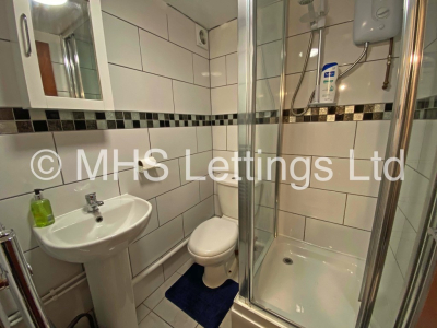 Thumbnail photo of 5 Bedroom Mid Terraced House in 45 Royal Park Terrace, Leeds, LS6 1EX