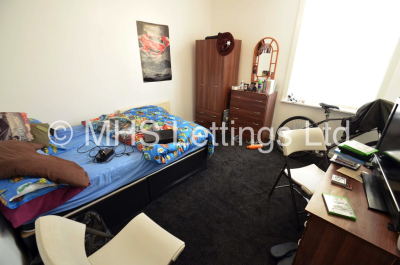Thumbnail photo of 5 Bedroom Mid Terraced House in 26 Hessle View, Leeds, LS6 1ER