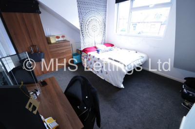 Thumbnail photo of 5 Bedroom Mid Terraced House in 23 Brudenell View, Leeds, LS6 1HG