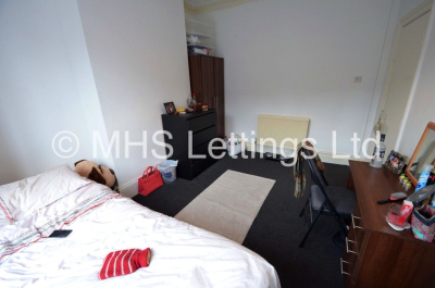 Thumbnail photo of 5 Bedroom Mid Terraced House in 23 Brudenell View, Leeds, LS6 1HG