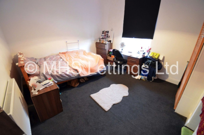 Thumbnail photo of 5 Bedroom Mid Terraced House in 23 Brudenell View, Leeds, LS6 1HG