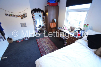 Thumbnail photo of 5 Bedroom Mid Terraced House in 23 Brudenell View, Leeds, LS6 1HG