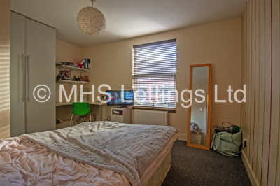 Thumbnail photo of 6 Bedroom Mid Terraced House in 23 Granby Grove, Leeds, LS6 3BE
